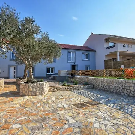 Family Friendly House With A Parking Space Kolan, Pag - 18621 *