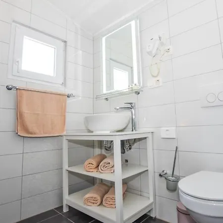Family Friendly House With A Parking Space Kolan, Pag - 18621 別荘 *