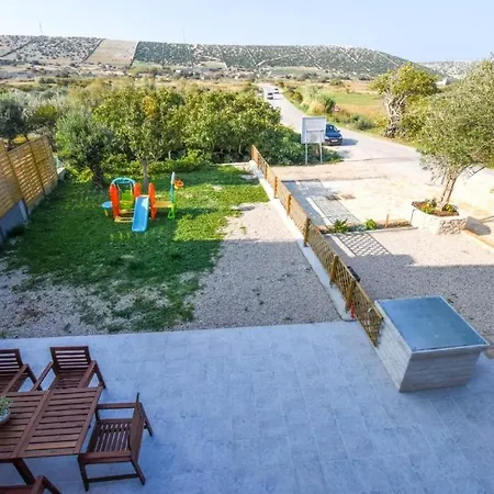 別荘 Family Friendly House With A Parking Space Kolan, Pag - 18621 コラン